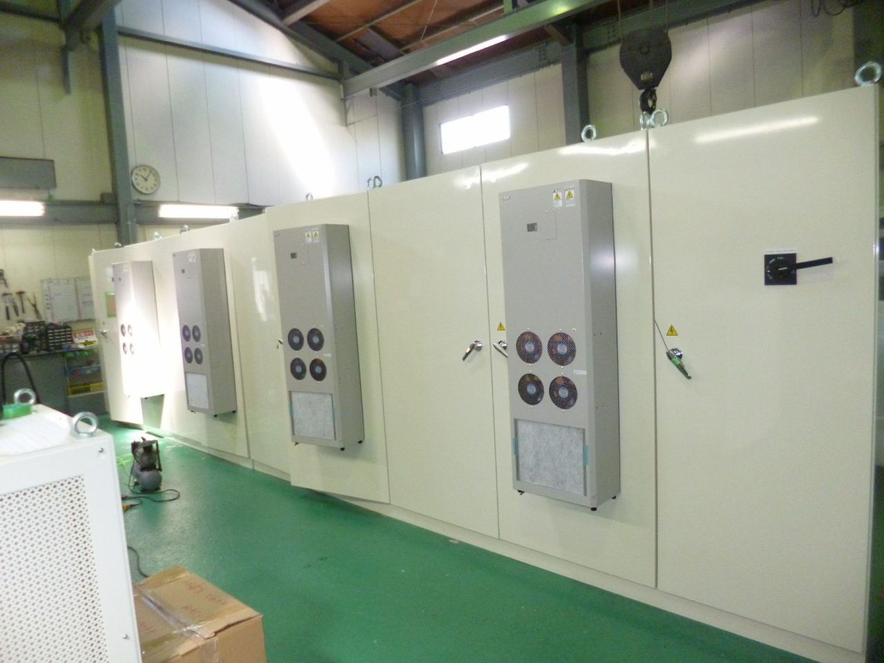 カナモリ機械写真 大型コイルライン 制御盤